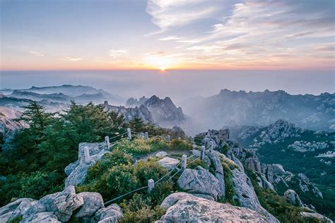 如何坐車去嶗山？嶗山的風景與其說是自然的饒富詩意，不如說是歷史的沉淀。